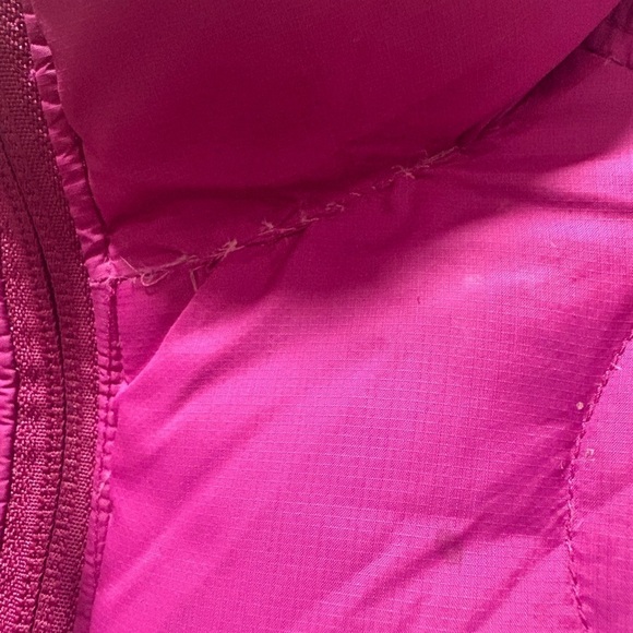 MOUNTAIN HARDWEAR Pink Quilted Down Filled Zip Drawstring Vest Size Small *flaw - Picture 8 of 8